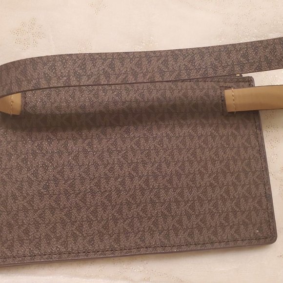 Michael Kors Fanny Pack Belt Bag with Chain Closure - Picture 4 of 5